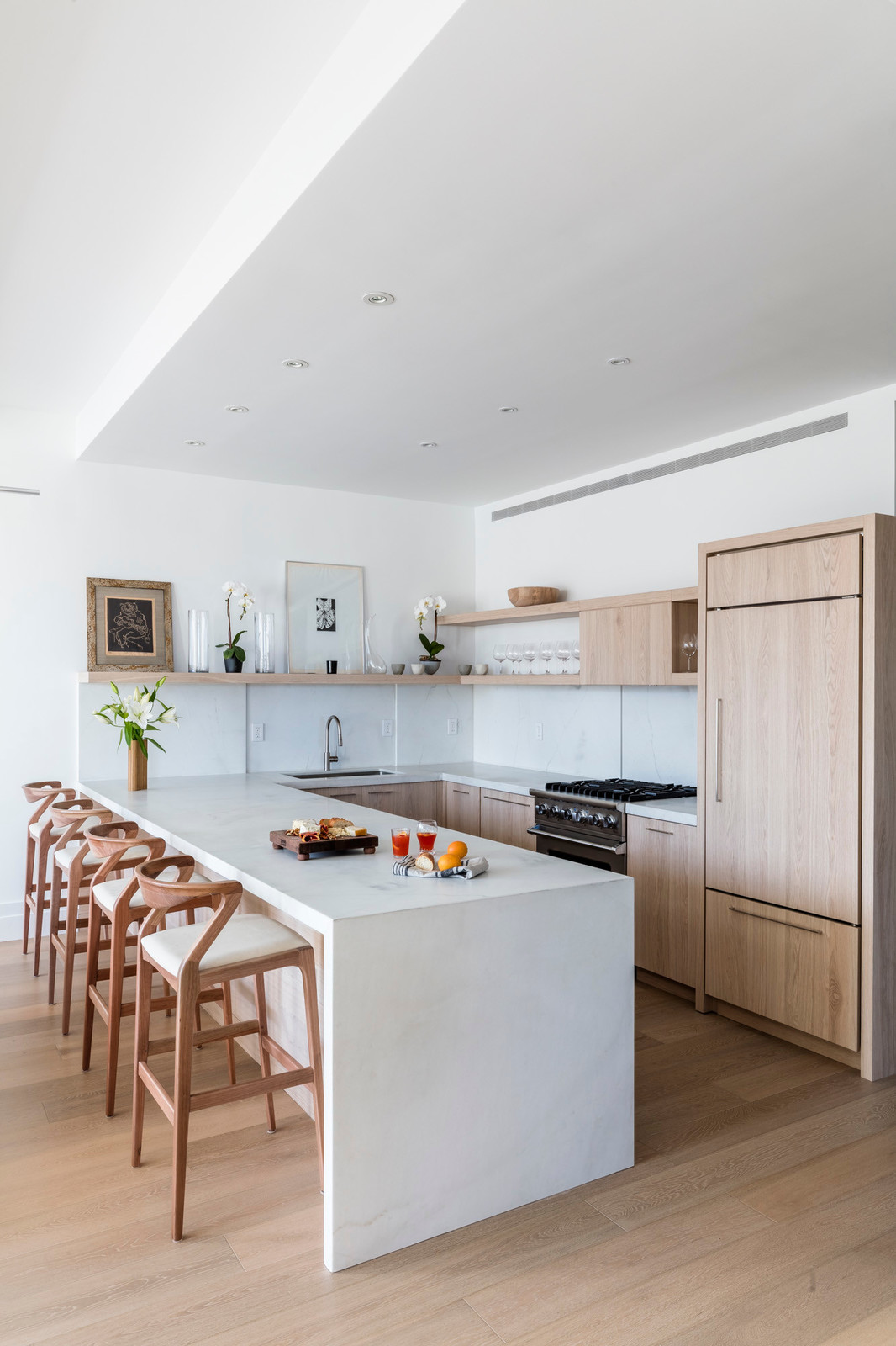 Quartz Counter With Oak Cabinet